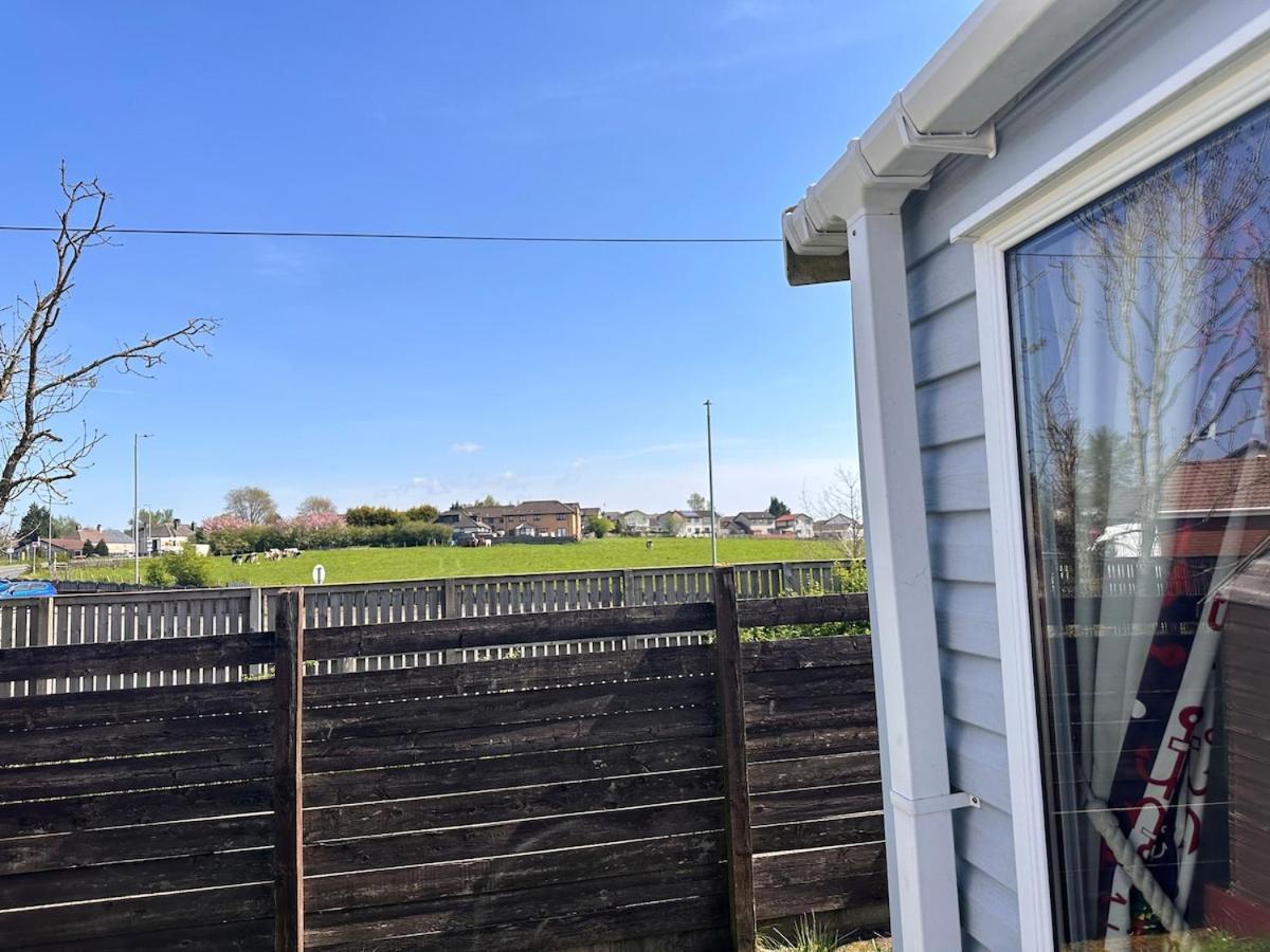 3-Bedroom Swift Caravan - Uddingston, Глазгоу Екстериор снимка